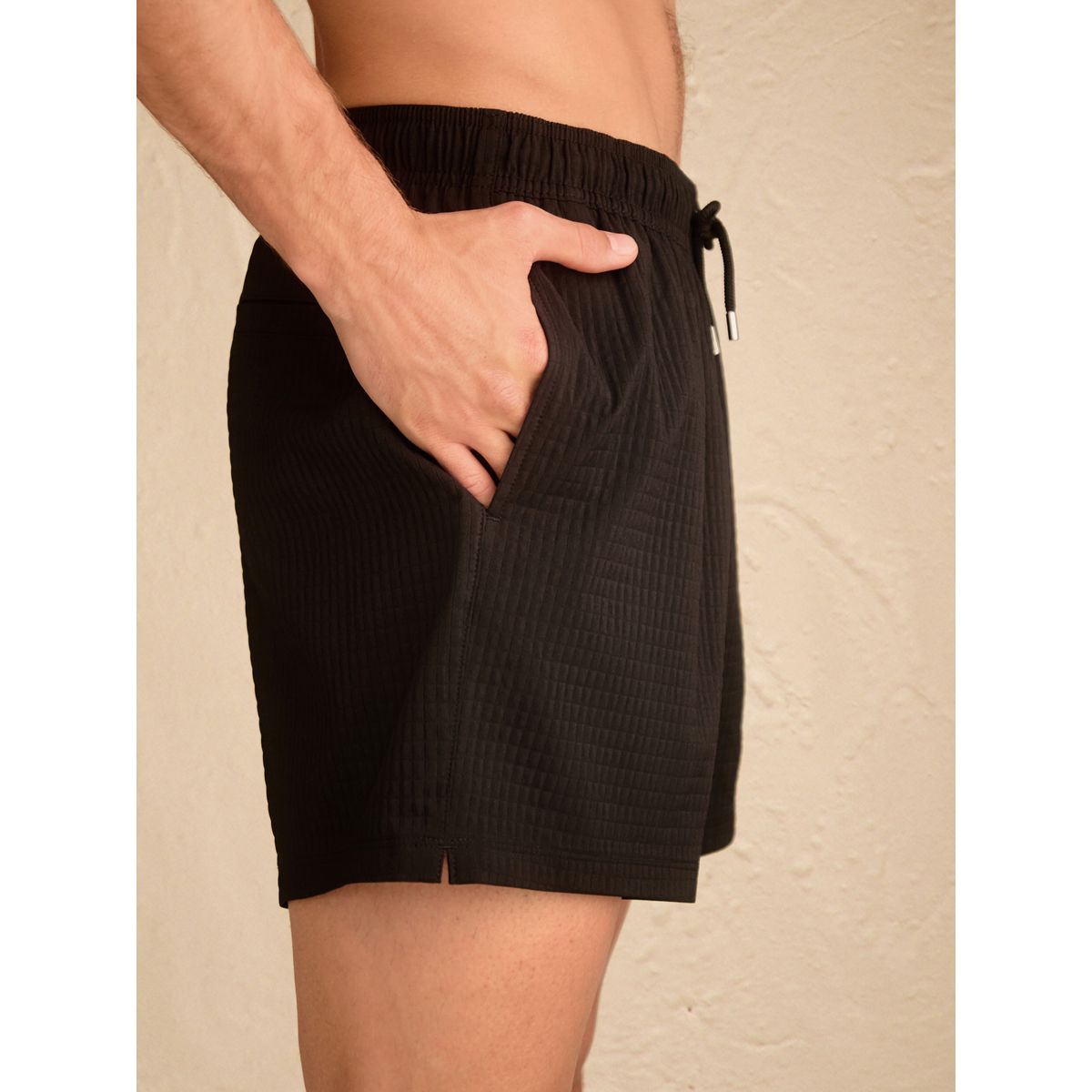 Short de bain brodé à texture gaufrée 5 po noir, NEXT