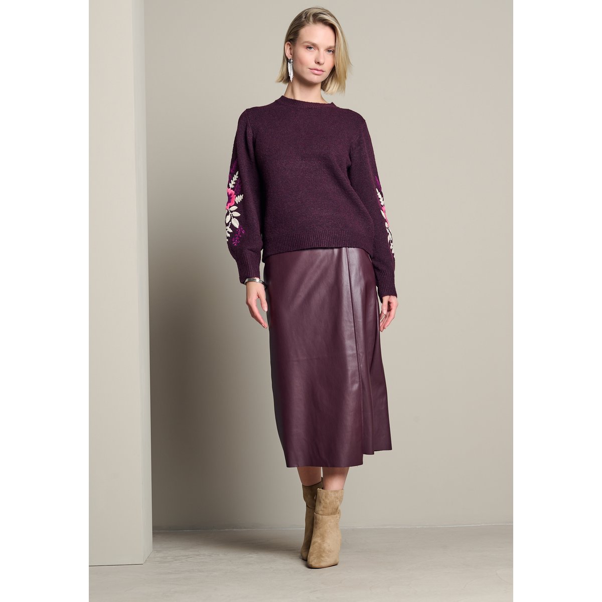 Pull brodé de fleurs bordeau wine, LOLALIZA