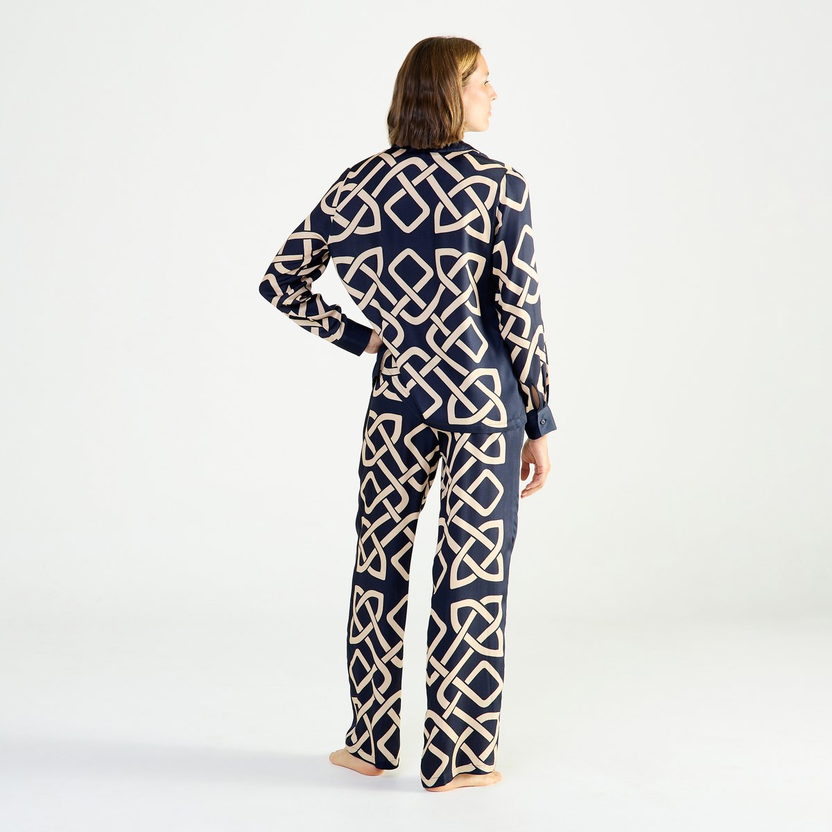 Pyjama col tailleur en satin de viscose ENTRELAC marine, LAURENCE TAVERNIER