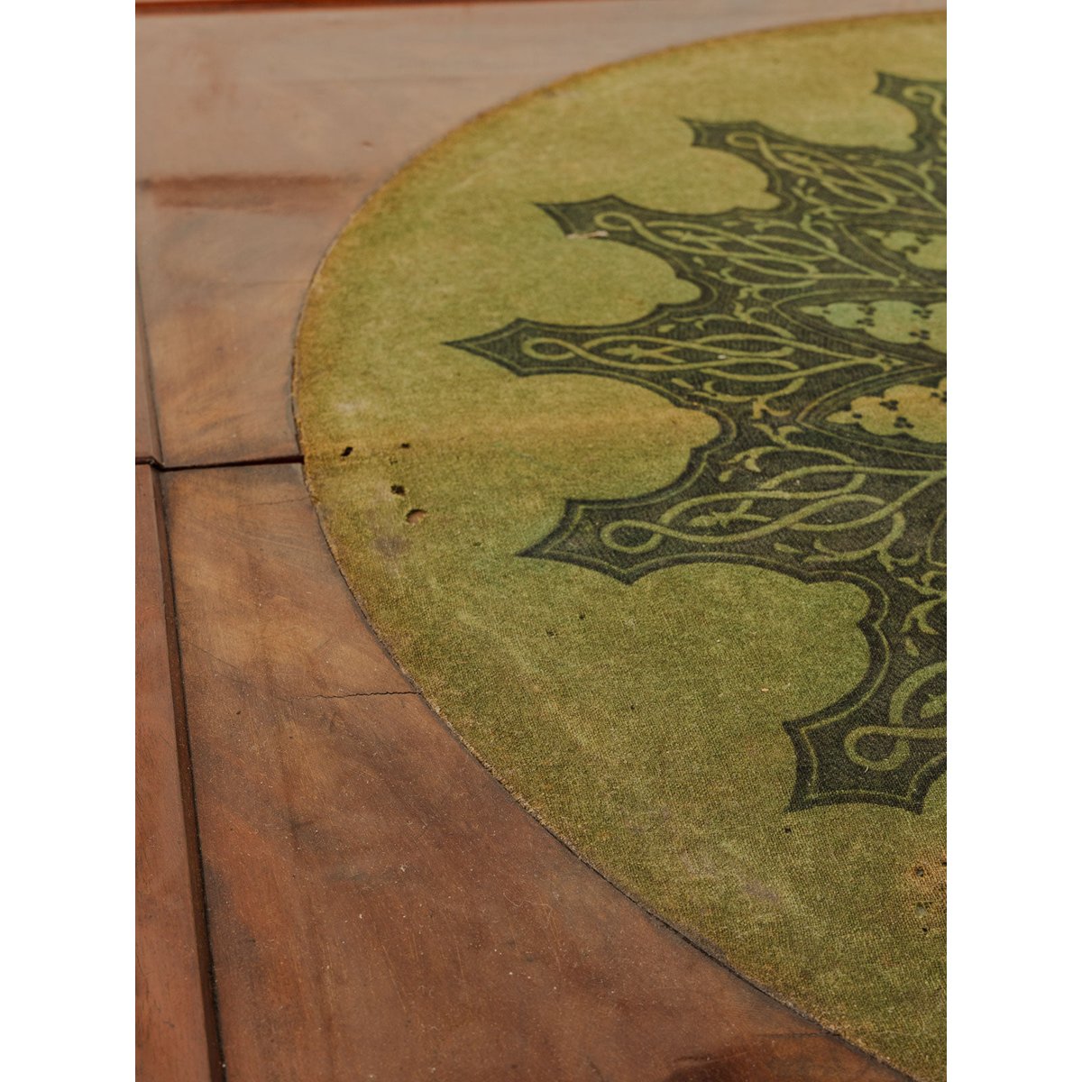 Table de jeu en acajou Francine N°849 - Bon état bois foncé, DEBONGOUT