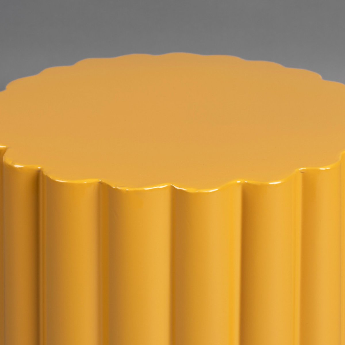 Table d'appoint ronde en métal  32cm- CAMILA jaune, DUTCHBONE