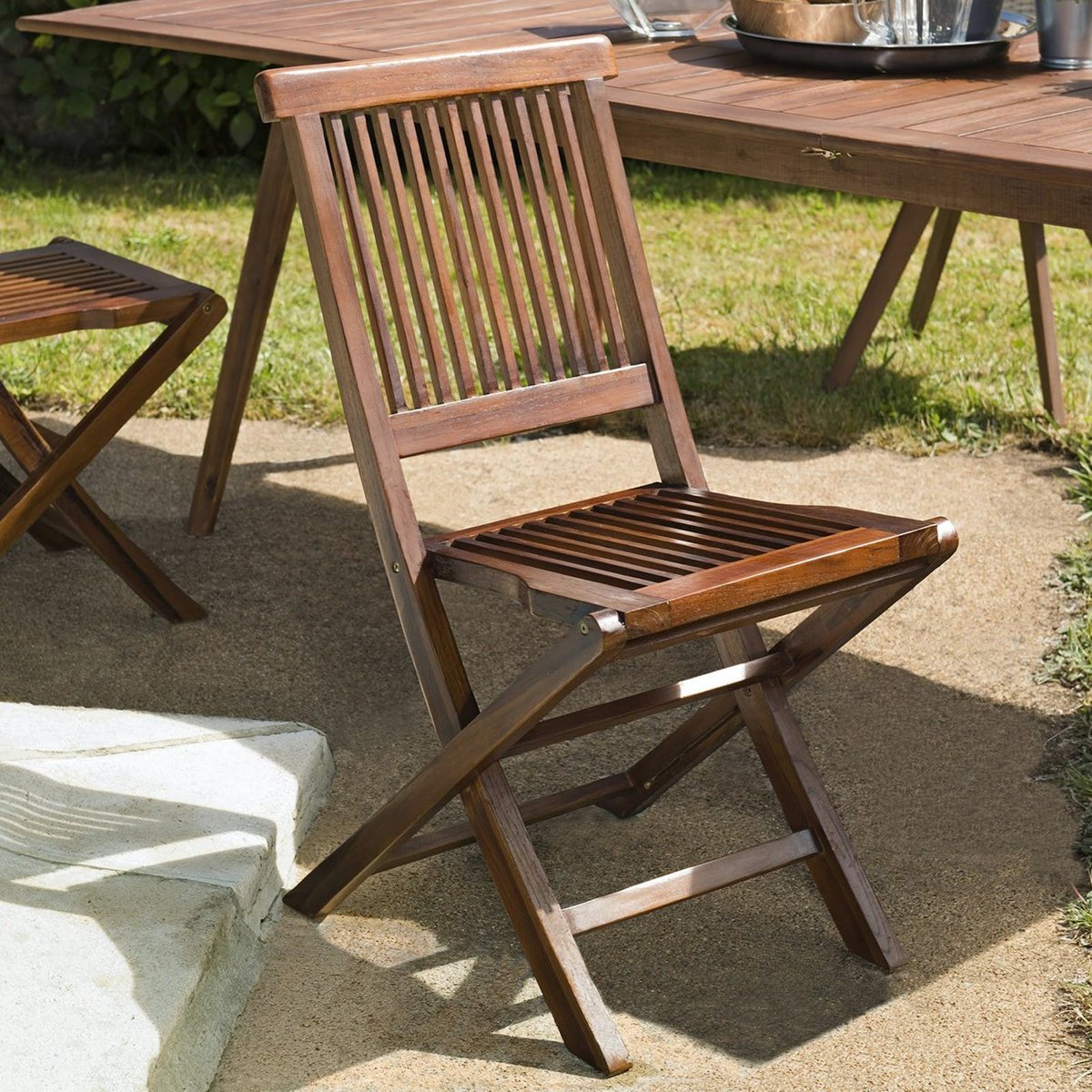 Lot de 2 chaises de jardin pliantes en bois de teck massif huilé MACAO bois naturel, PIER IMPORT