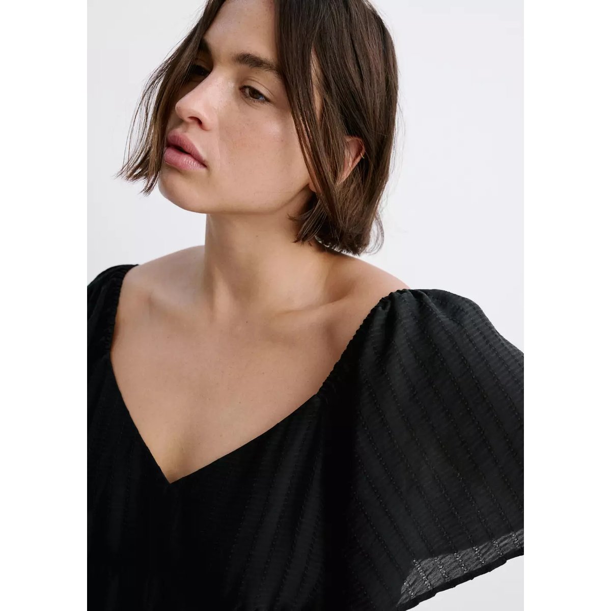 Robe texture avec détail froncé noir, MANGO