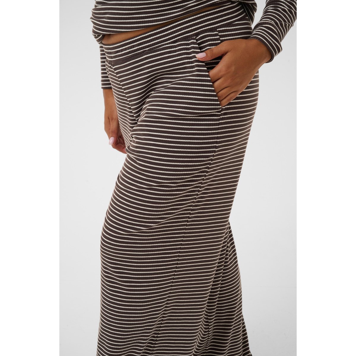 Pantalon Tricoté marrno blanc coffeebean/chalk stripe, KAFFE CURVE