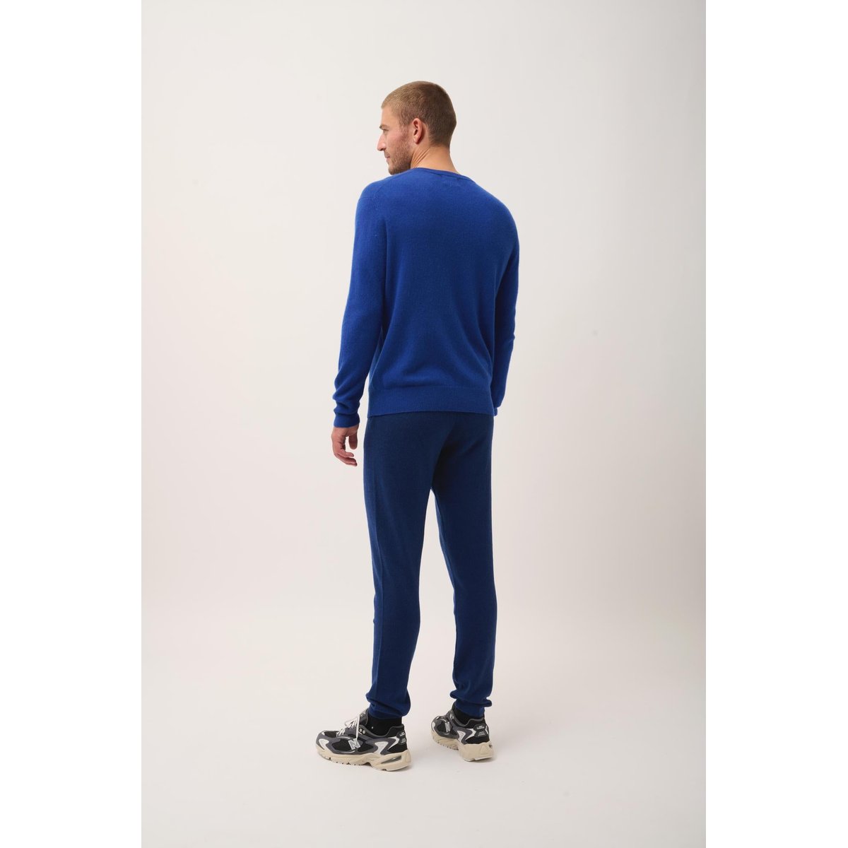 Pull Col V Outremer Walt bleu foncé, JUST CASHMERE