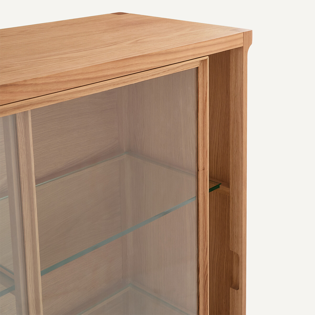 Aparador de vitrina alta, en roble y chapa de madera, IÉNA, diseño de Emmanuel Gallina roble natural, AM.PM X EMMANUEL GALLINA