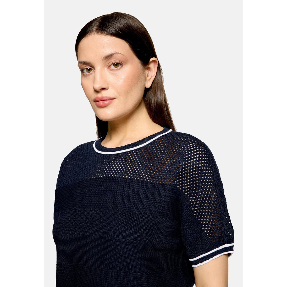 Pull-over en fine maille avec structure patch dark blue/white, BETTY BARCLAY