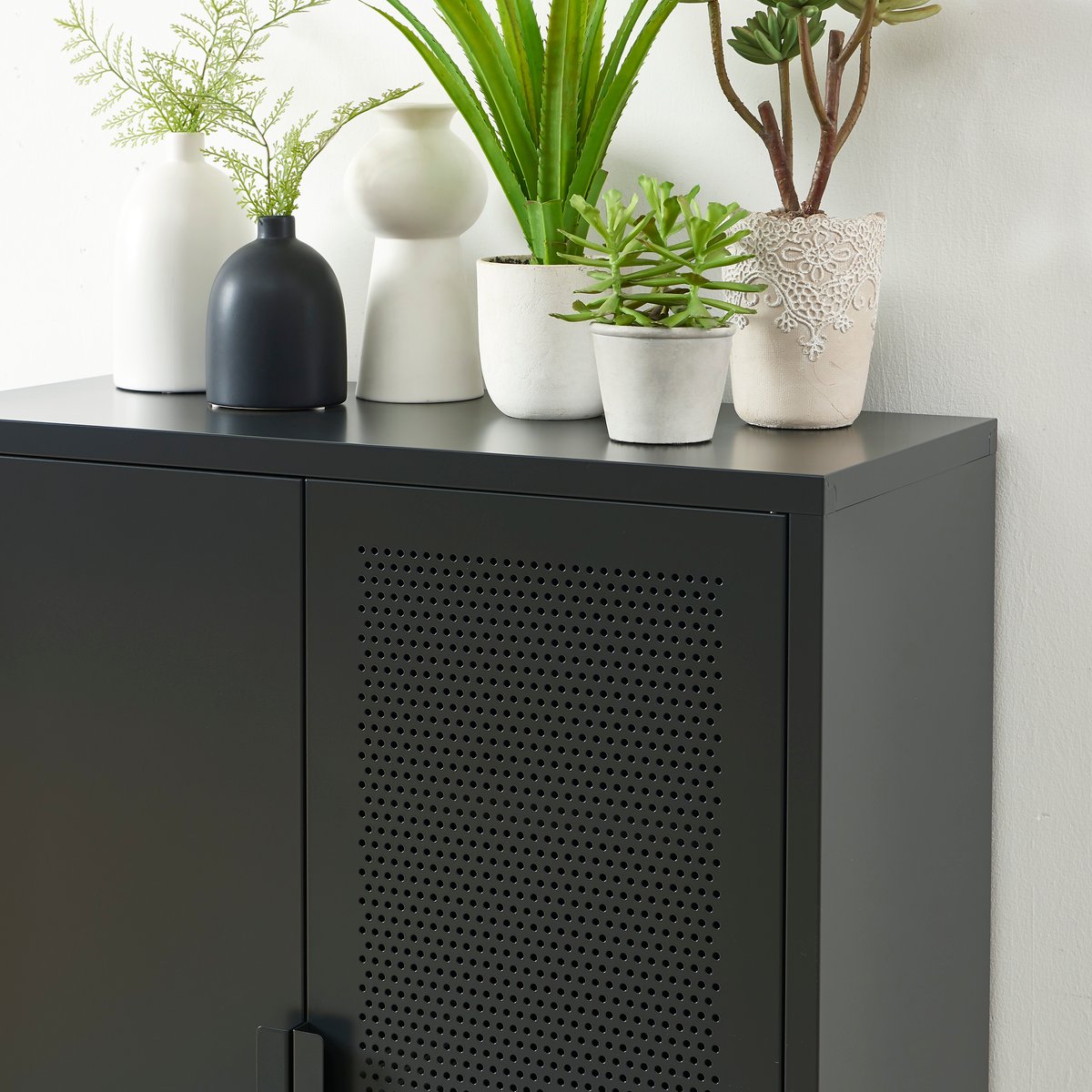 Buffet en acier gris anthracite / tcx 19-5005, PANTONE