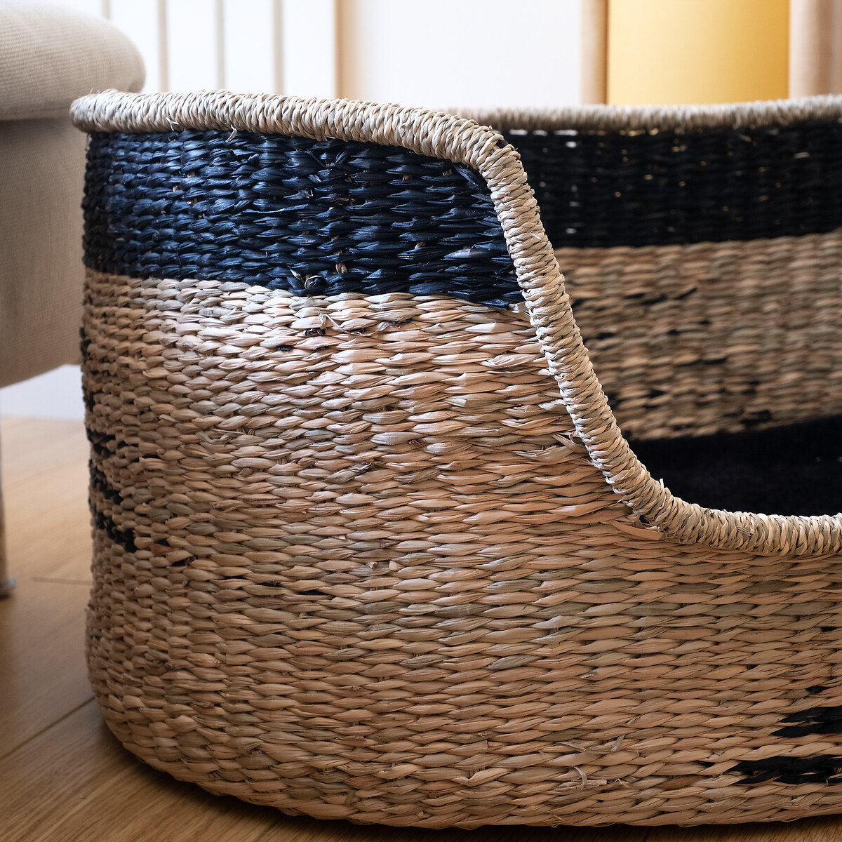 Natural and Black Seagrass Pet Bed with Cushion Small natural/black, SO'HOME
