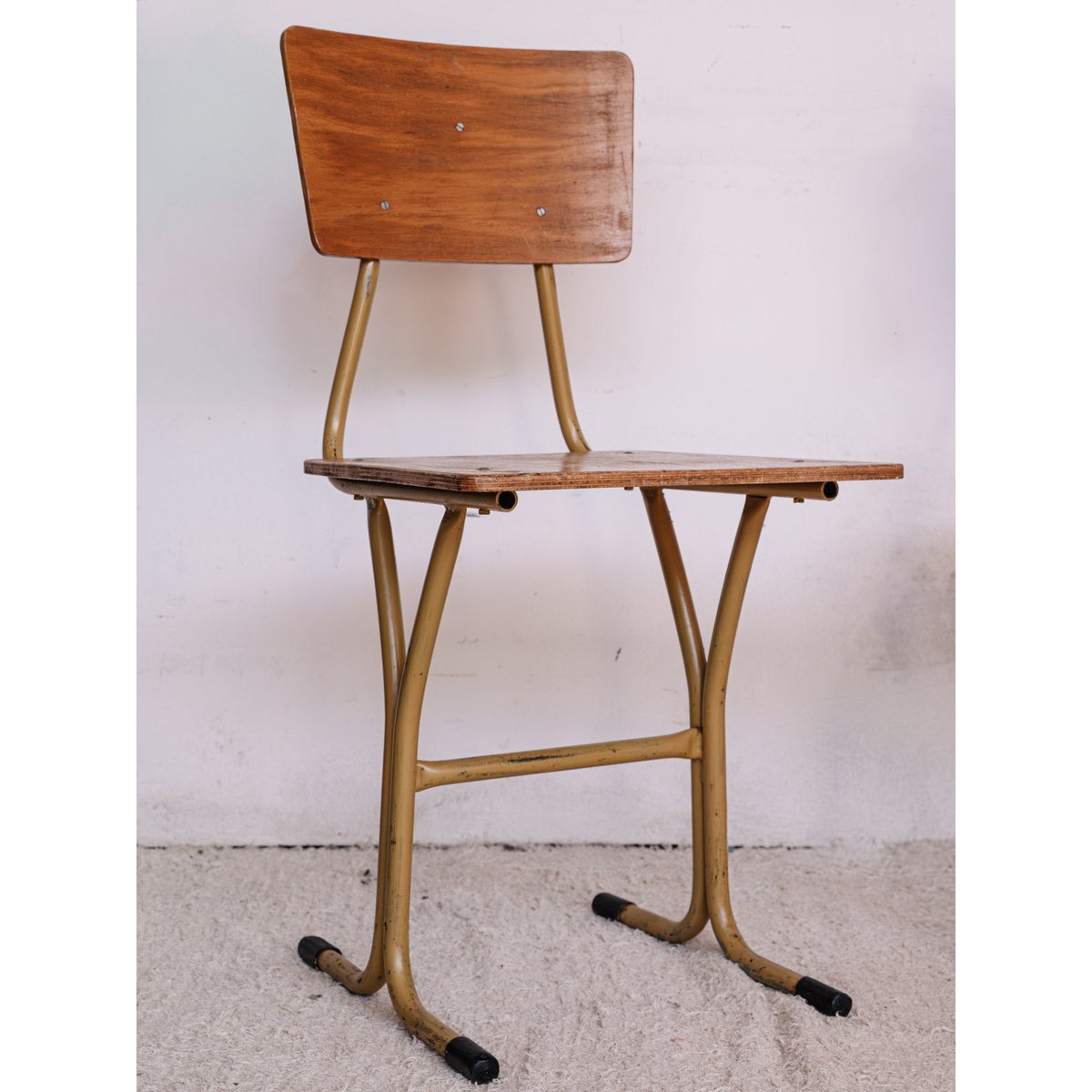 Chaise en bois clair Claude N°861 - Bon état bois clair, DEBONGOUT