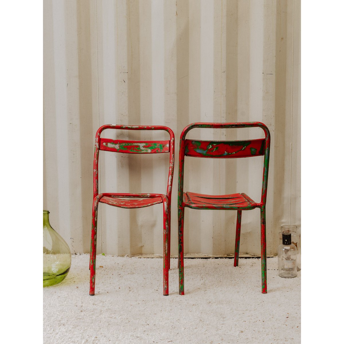 Paire de chaises en métal rouge et vert Alma N°1590 - Bon état rouge, DEBONGOUT