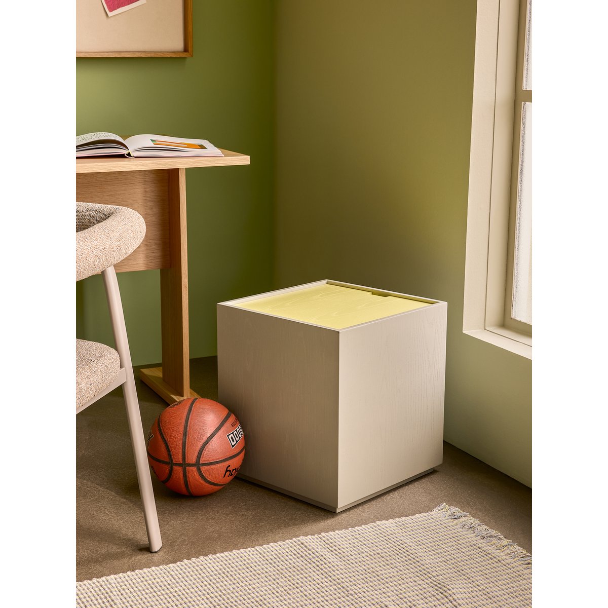 Table d'appoint / Coffre de rangement en bois de frêne VAULT gris/jaune, HUBSCH