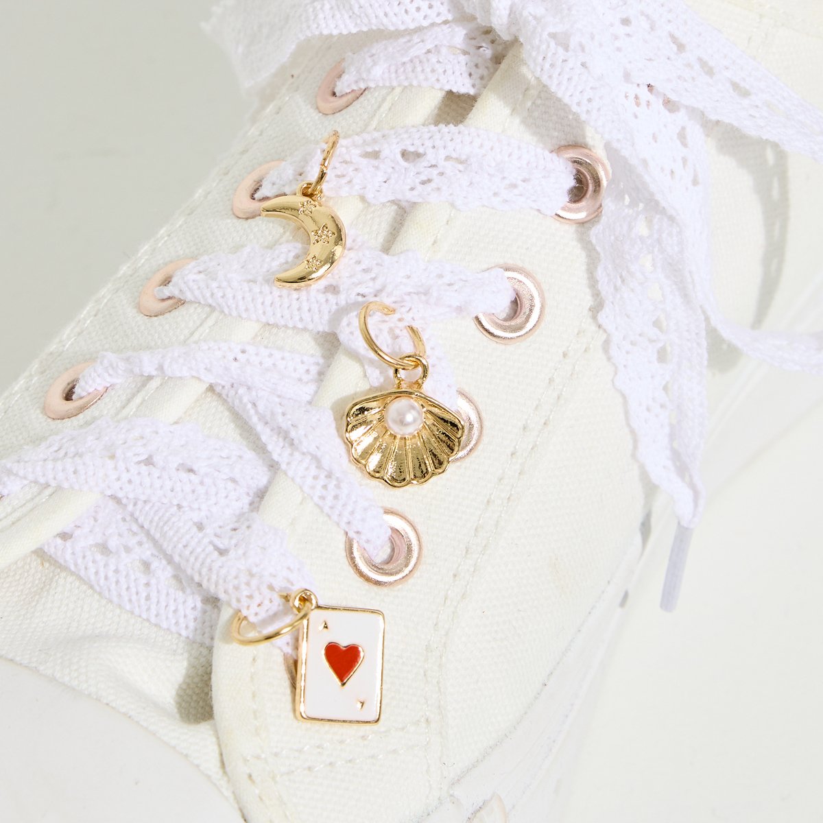Paire de lacets ajourés et charms blanc cassé ecru, GRAIN DE MALICE