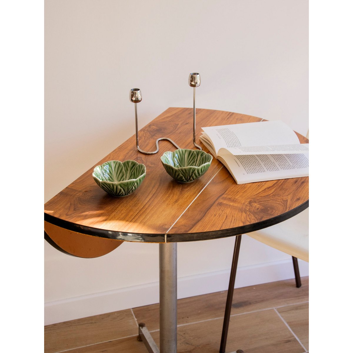 Table à manger en formica à rabats Karla N°1267 - Bon état bois foncé, DEBONGOUT