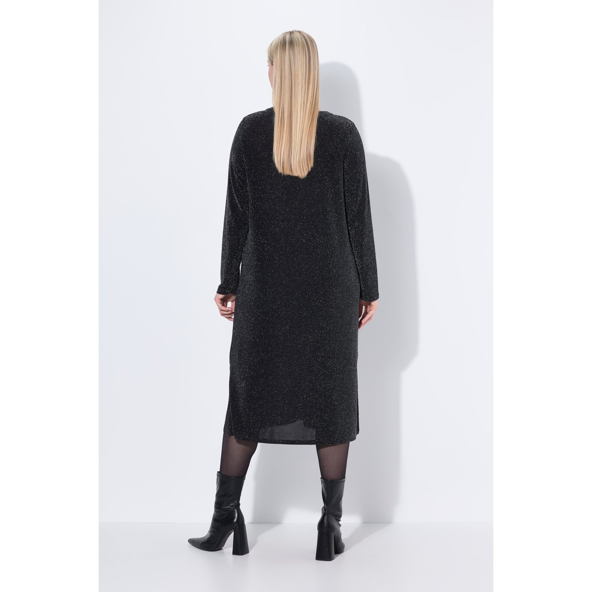 Robe midi scintillante. Décolleté en V noir, ULLA POPKEN