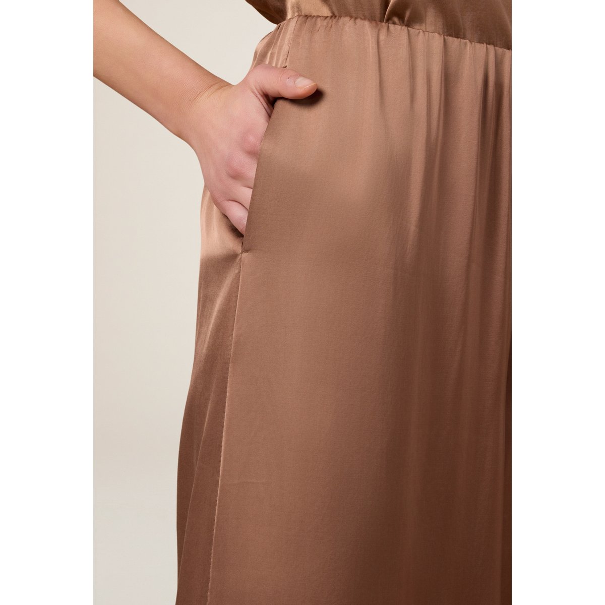 Pantalon palazzo en satin marron, OLTRE