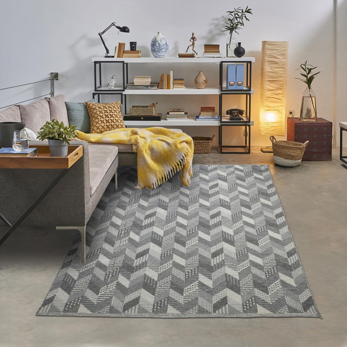 Tapis kilim fait à la main en coton motif géométrique gris, UN AMOUR DE TAPIS