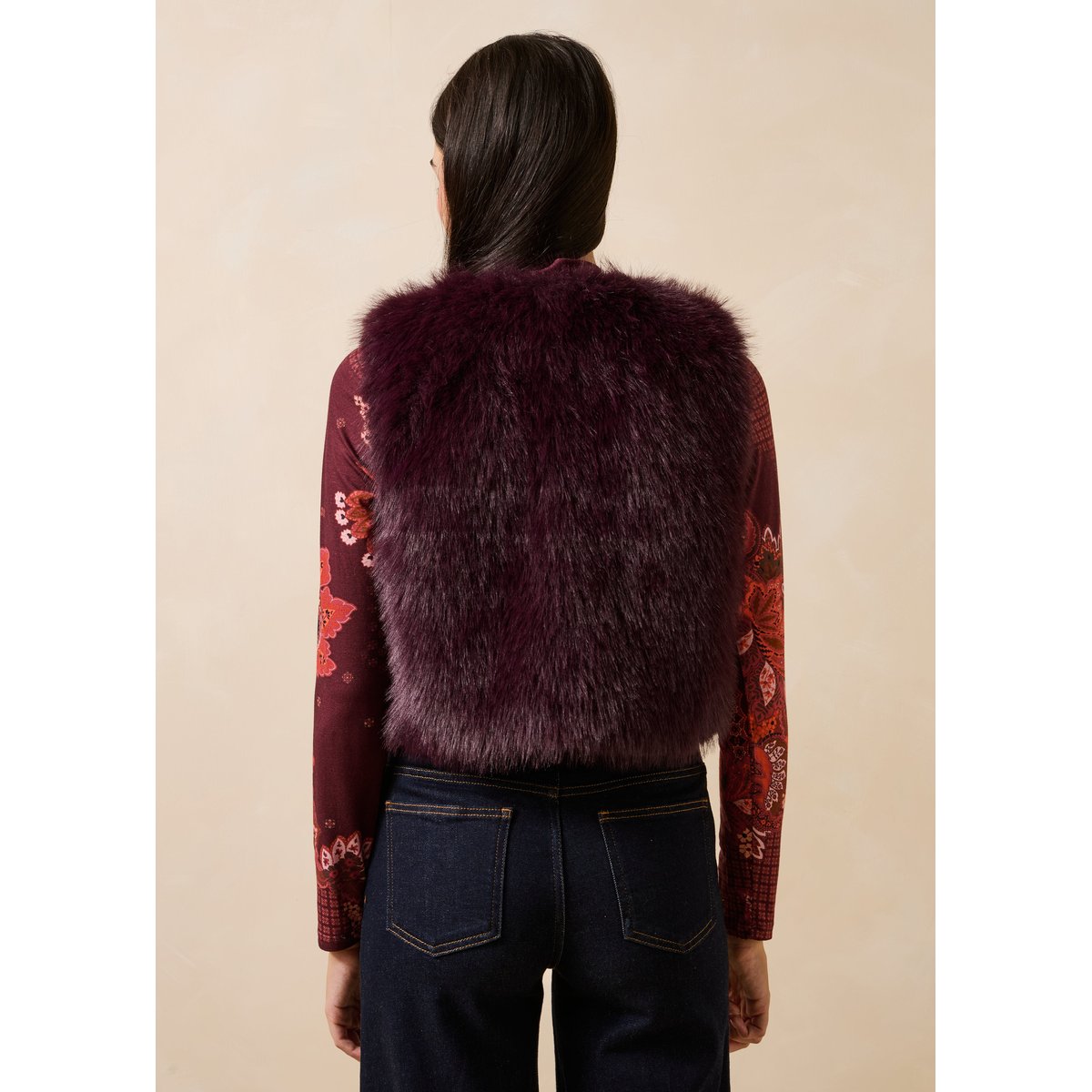 Veste en imitation fourrure sans manches col rond aubergine, LA FEE MARABOUTEE