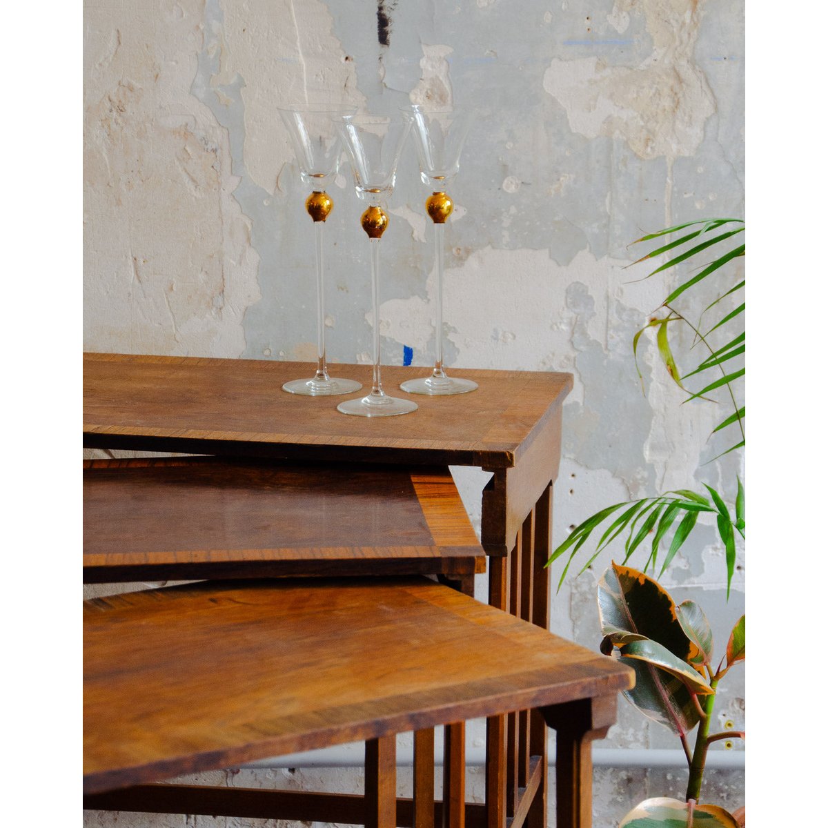 Table gigogne en marqueterie Barbara N°152 - Bon état bois foncé, DEBONGOUT
