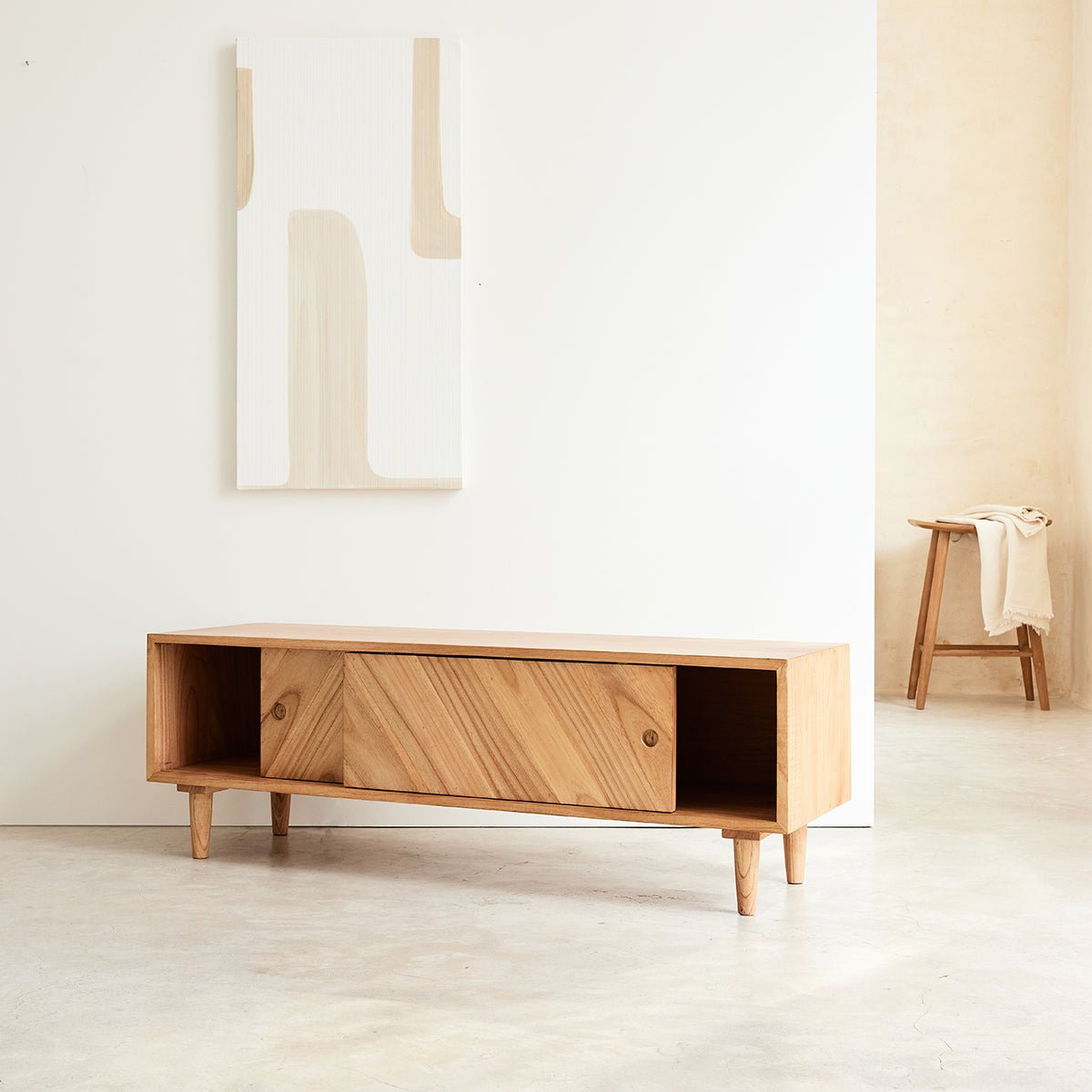 Meuble TV en bois massif 135 cm 2 portes PACÔME naturel, BERAH GETAH