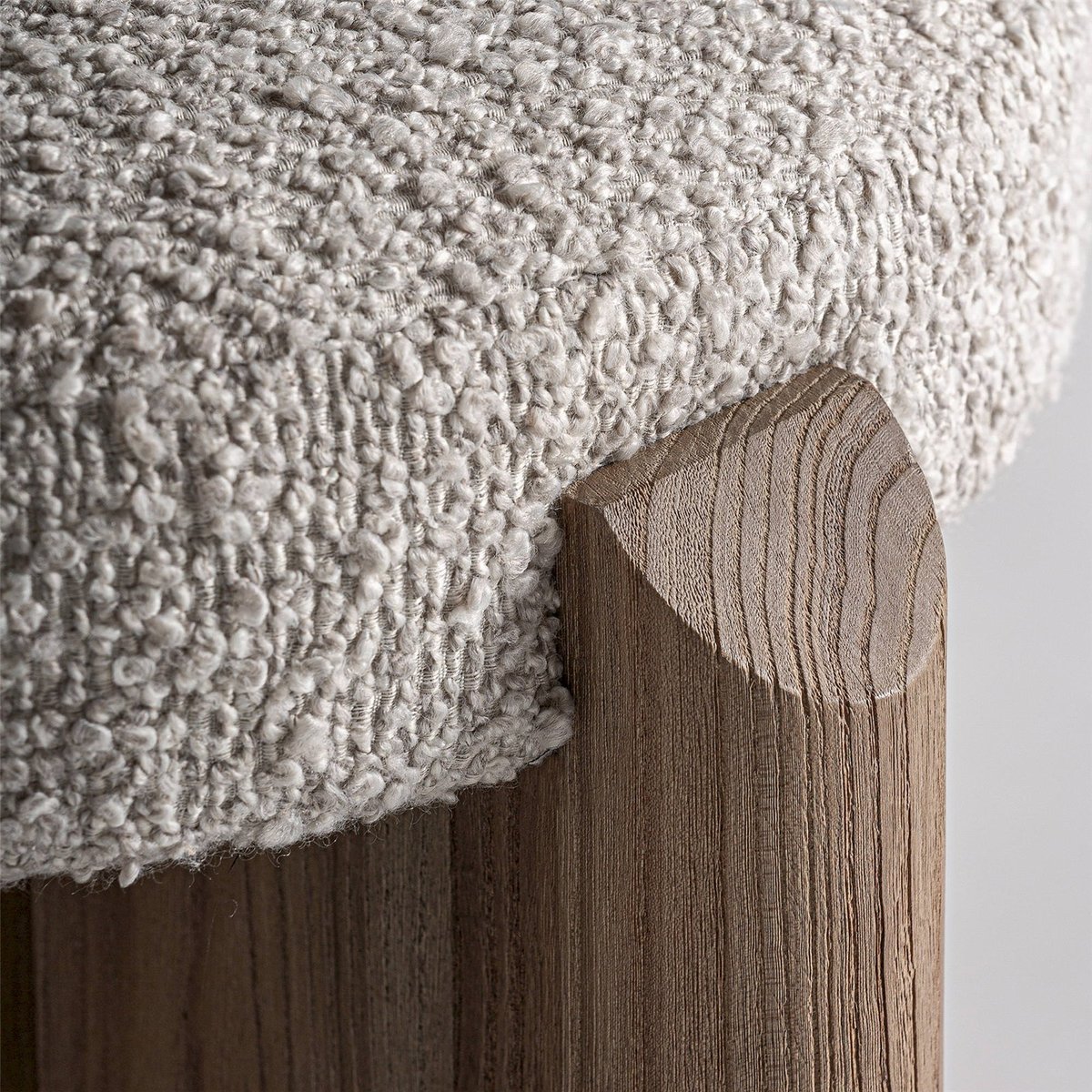 Tabouret jacquard contemporain en bois brun clair vieilli bois d'orme, RECOLLECTION