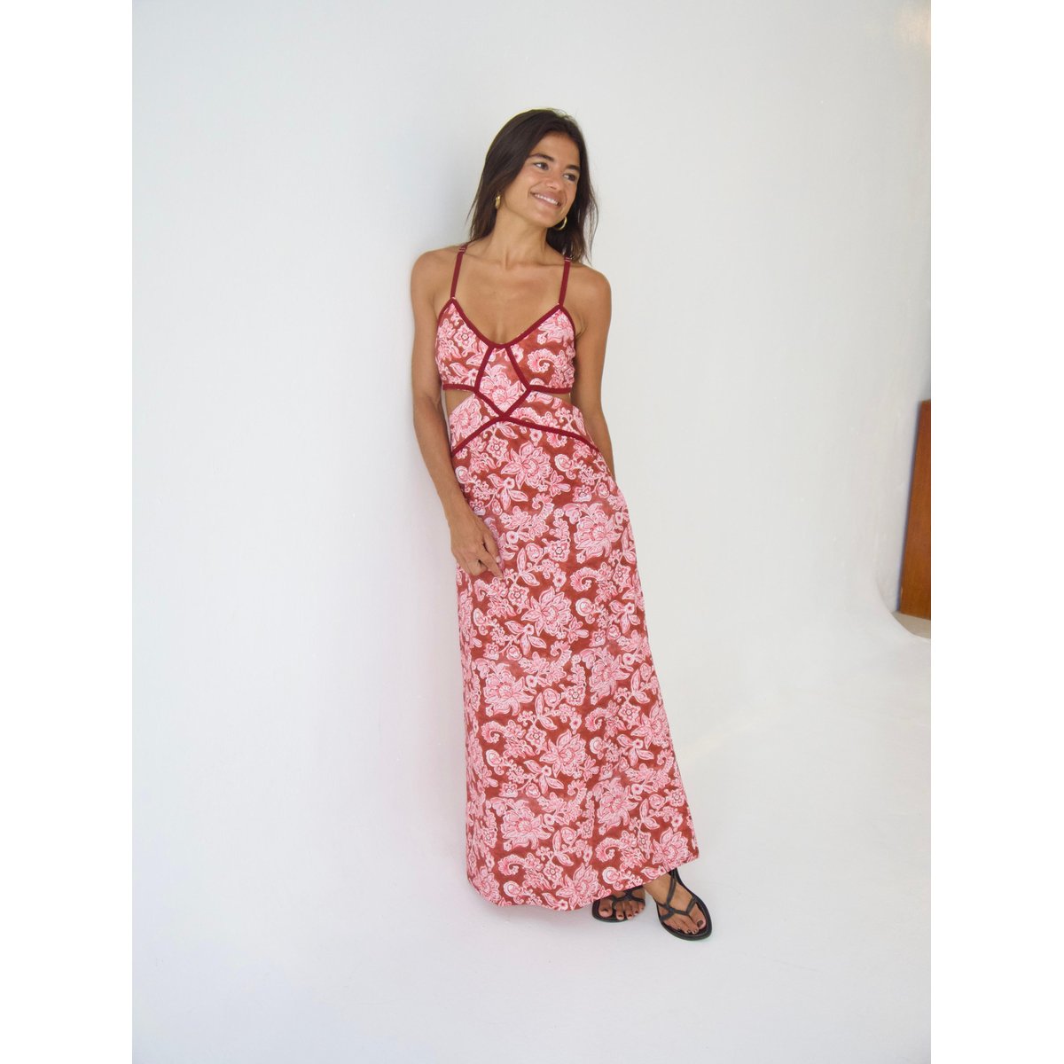 Robe longue fleurie cut-out ONA rose / rouge, MINDTRAVELER