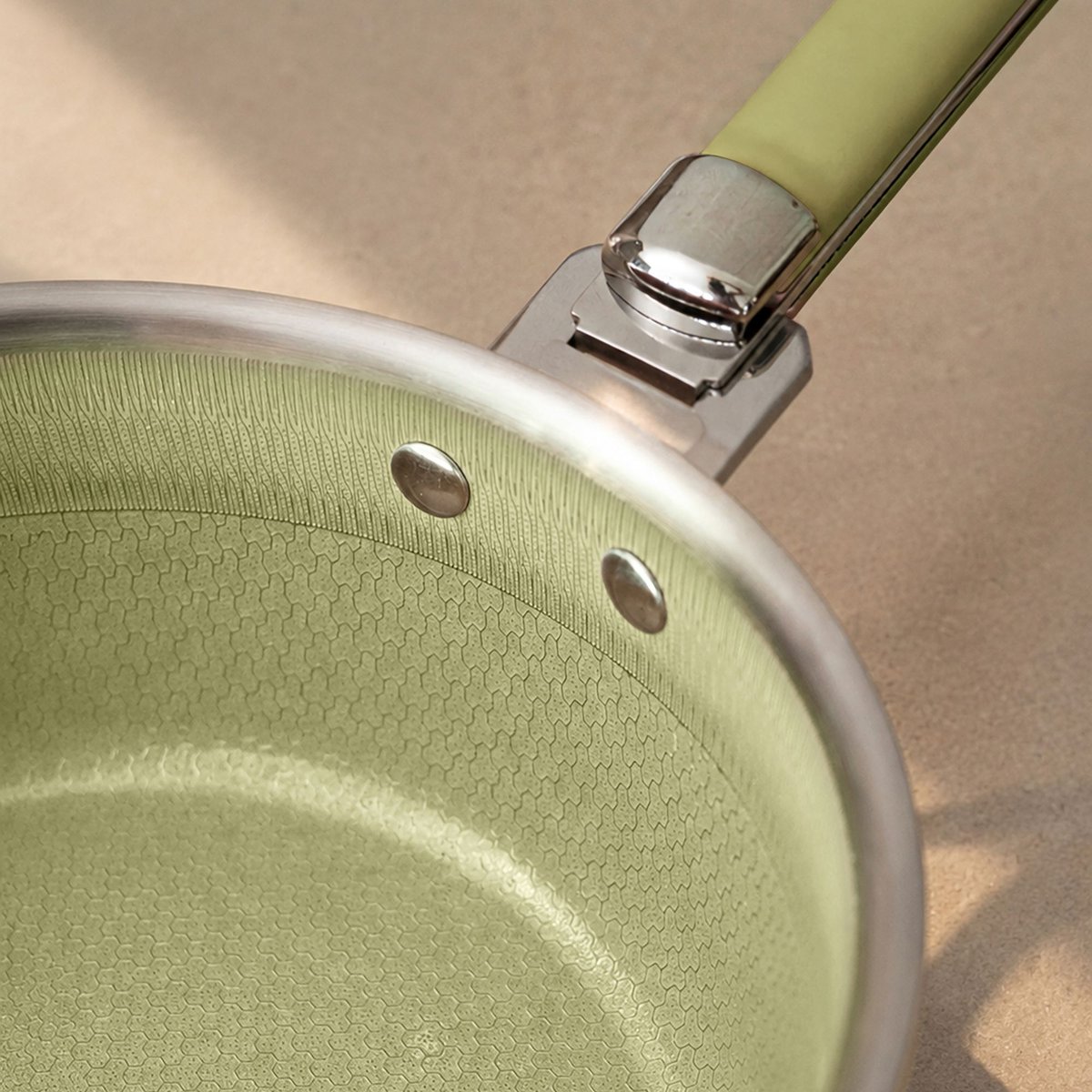 Batterie de cuisine 8 pièces en acier inoxydable avec 2 poignées, AGLAE inox-vert, MENASTYL