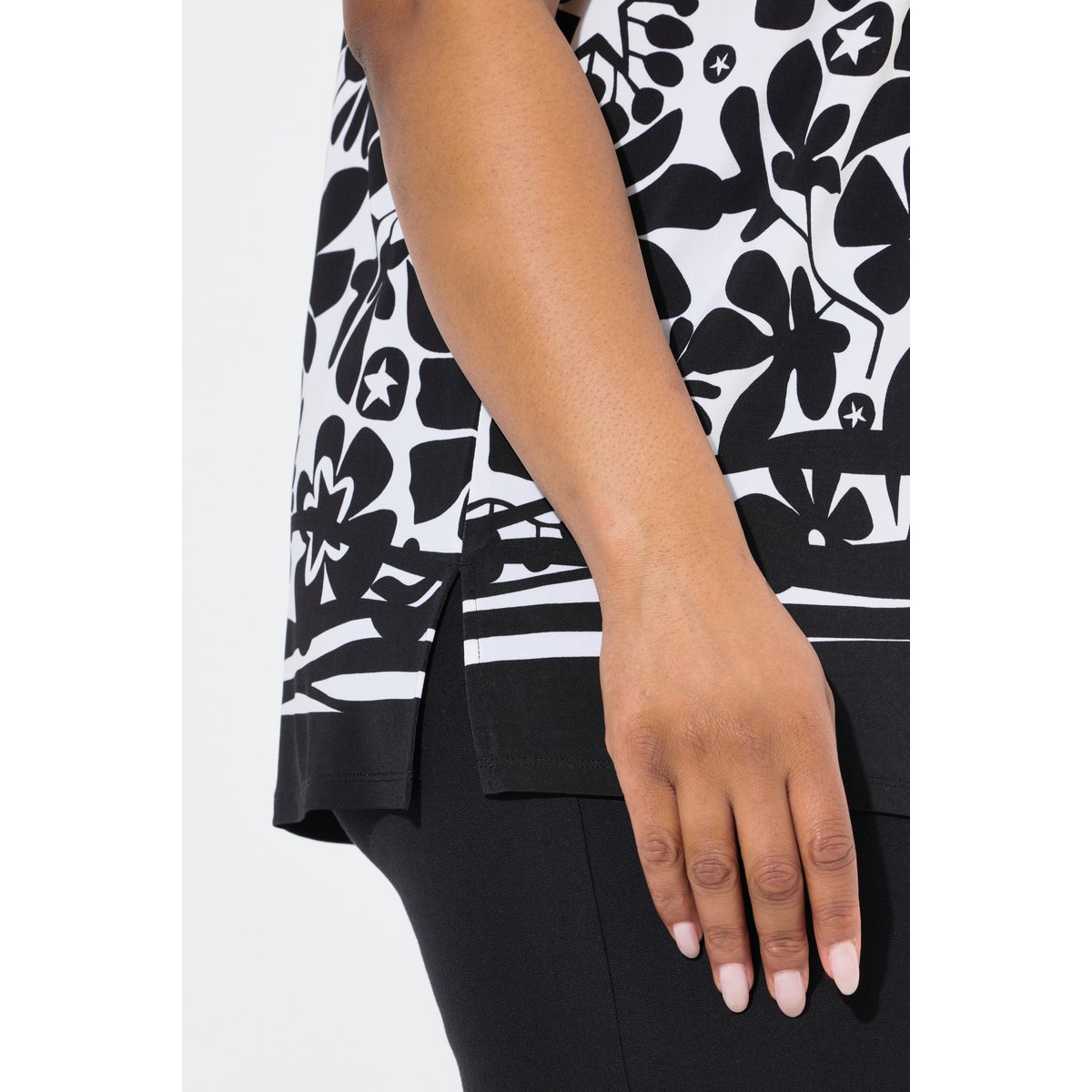 T-shirt en tissu fluide, motif à fleurs blanc neige, ULLA POPKEN