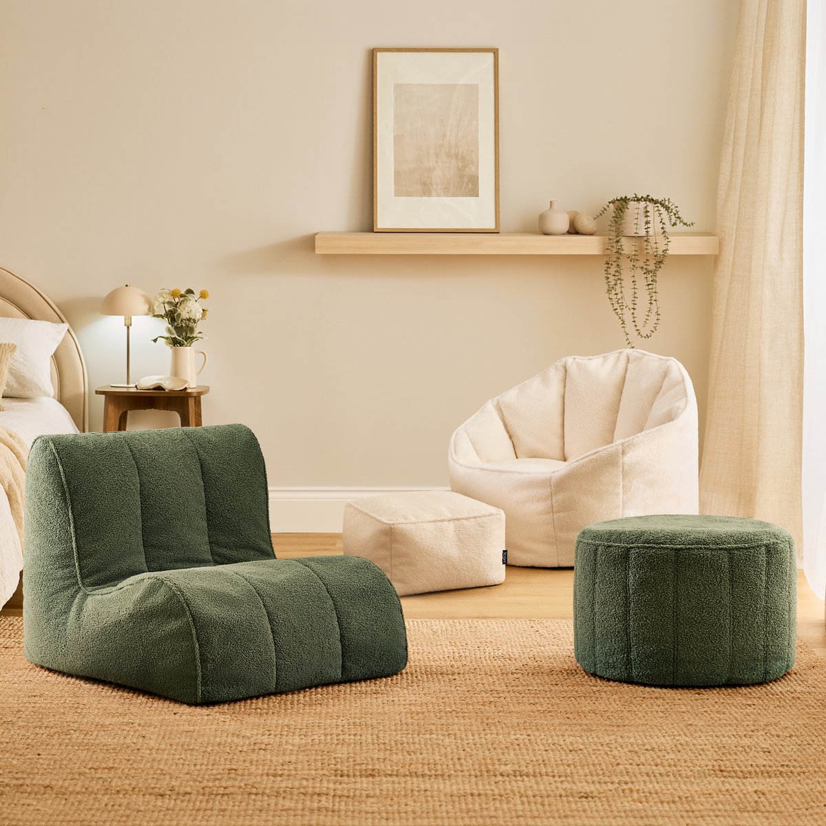 Pouf fauteuil coquillage et son repose-pied carré en bouclette Oeko-Tex® - SIRENA ivoire, ICON