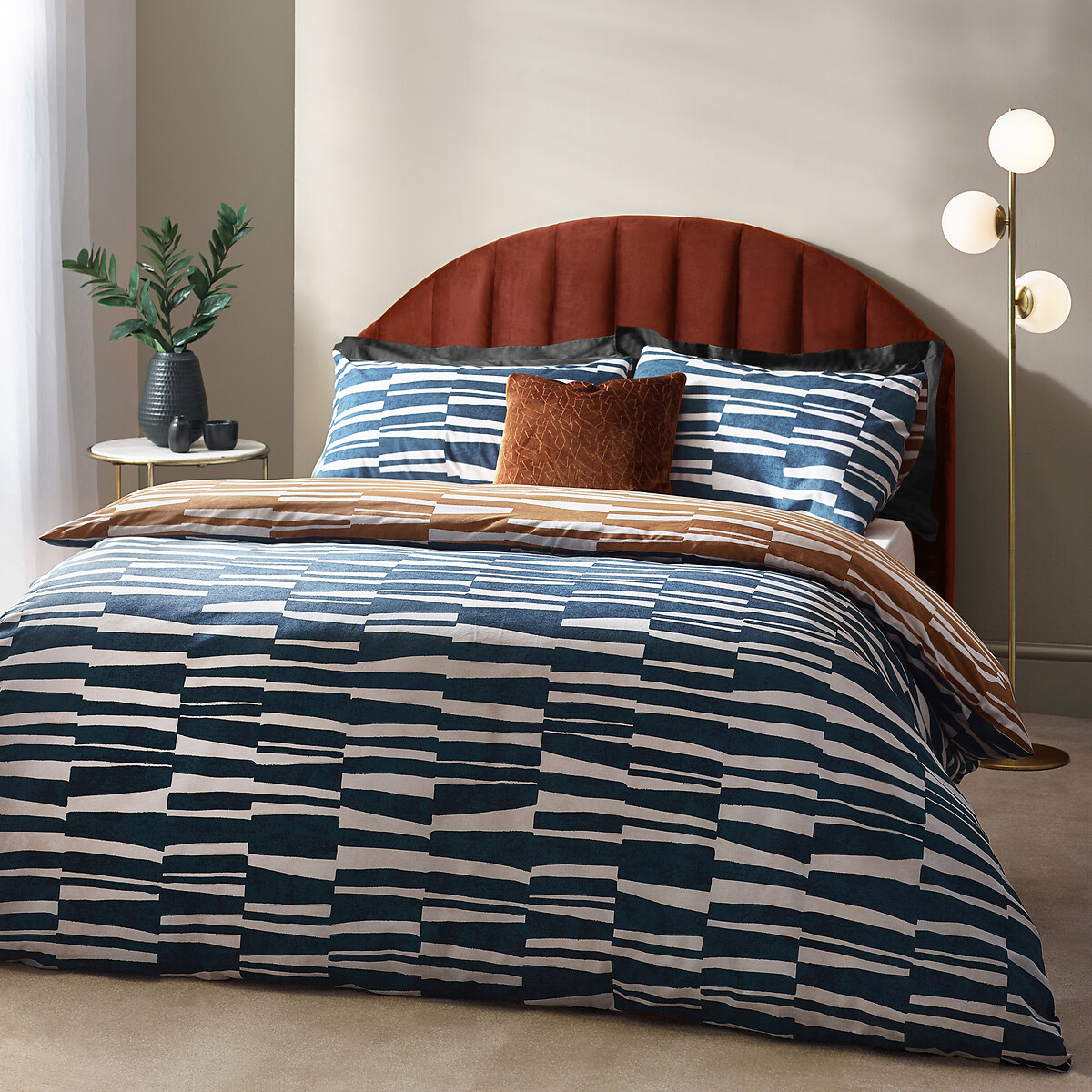 Piper Abstract Cotton Mix Duvet Cover and Pillowcase Set navy blue/bronze, HÖEM