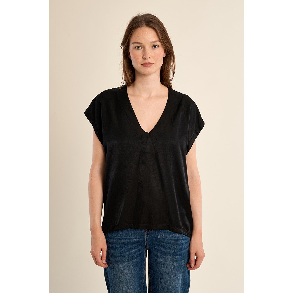 T-shirt basique parsemé de strass noir, MOLLY BRACKEN