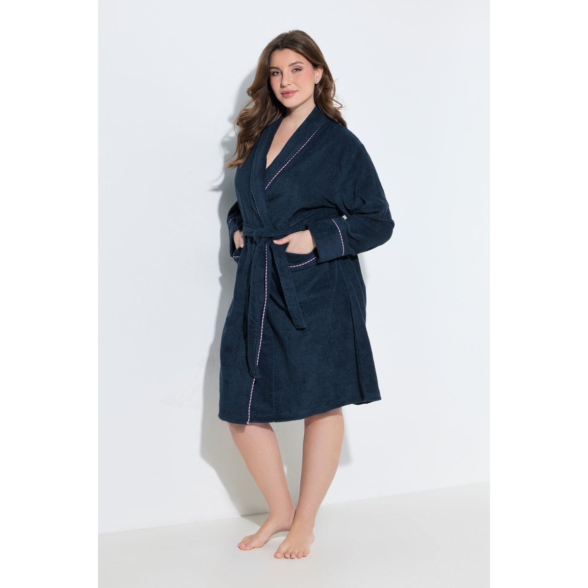 Peignoir en tissu éponge à col bleu nuit, ULLA POPKEN