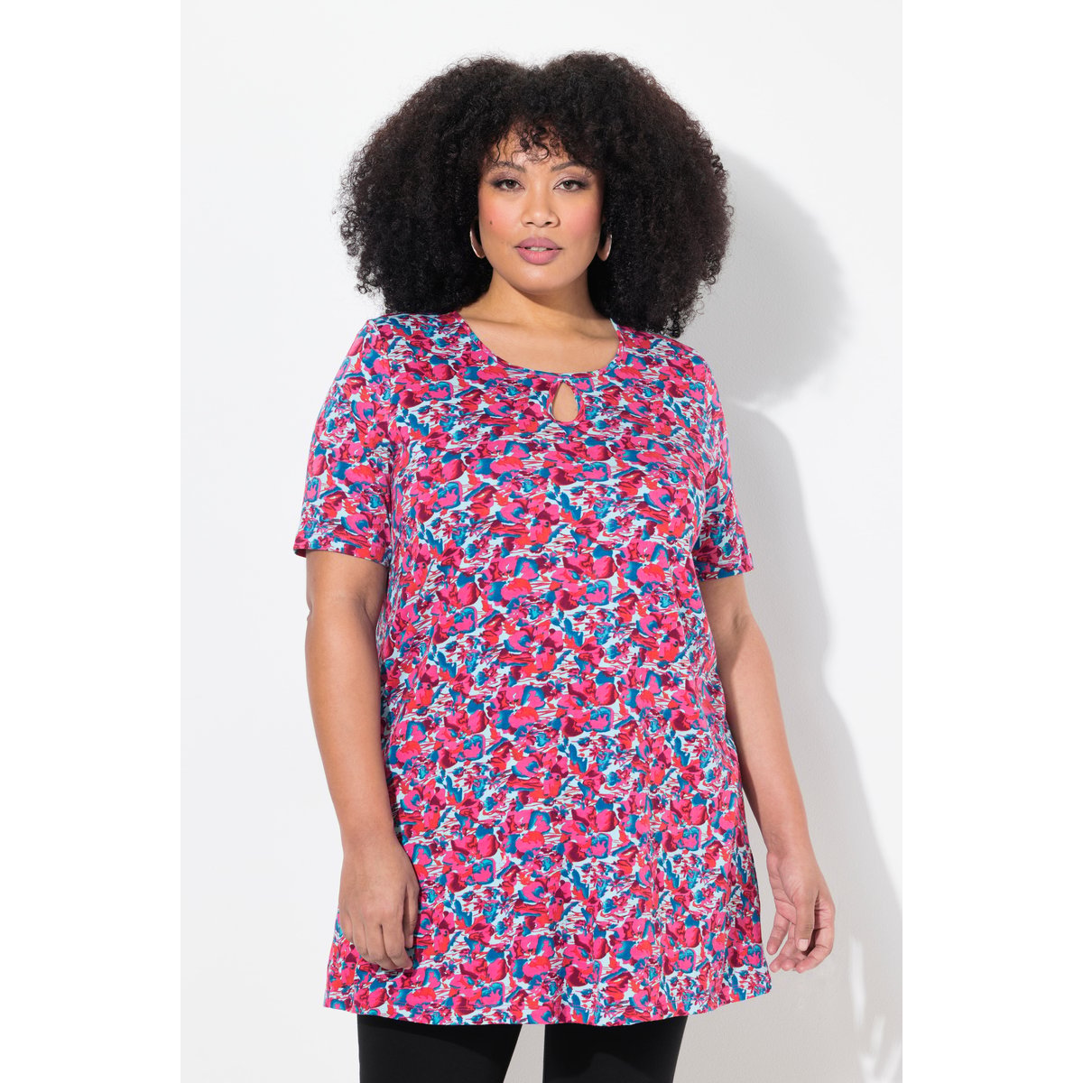 T-shirt long. Col rond et manches courtes. marine, ULLA POPKEN