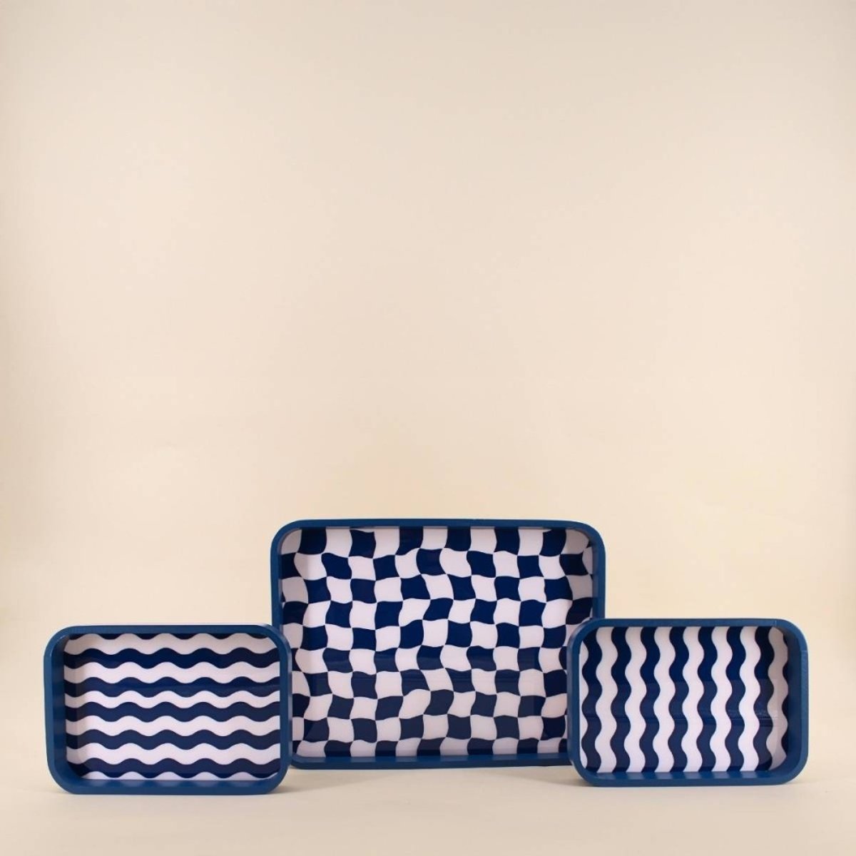 Set de 3 plateaux damiers et rayures bleu et blanc bleu, ORNAMI