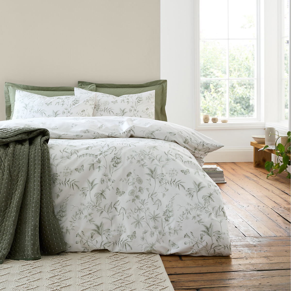 Thea Floral 200 Thread Count Cotton Reversible Duvet Cover and Pillowcase Set green, BIANCA FINE LINENS