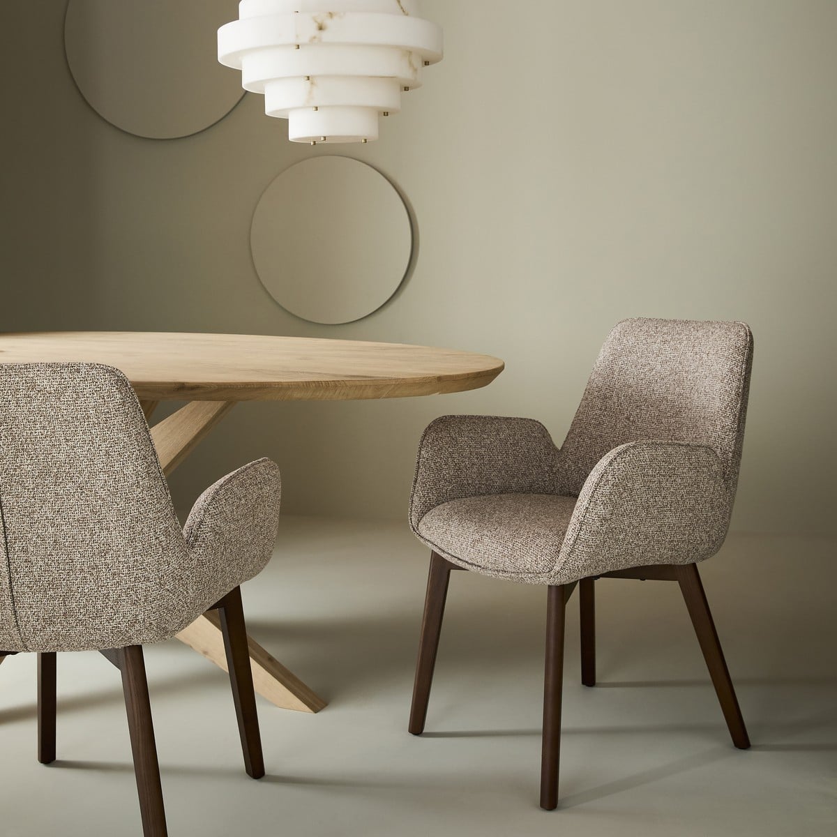 Lot de 2 chaises avec accoudoir tapissée beige KARL beige, SIGNATURE