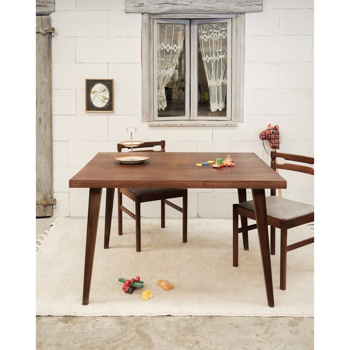 Table à manger Karla N°1277 - Bon état bois foncé, DEBONGOUT