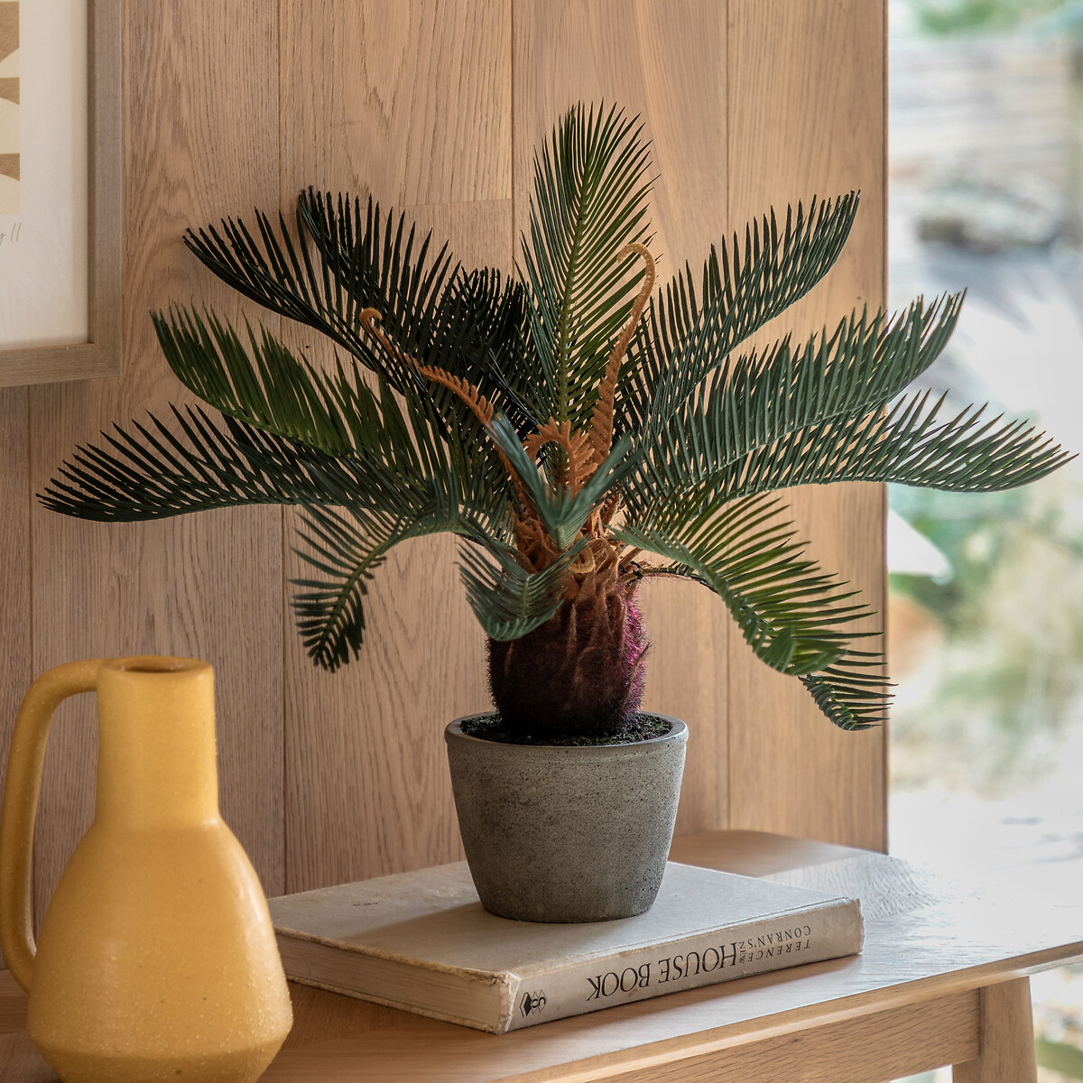 Wide Palm in Concrete Pot natural, SO'HOME