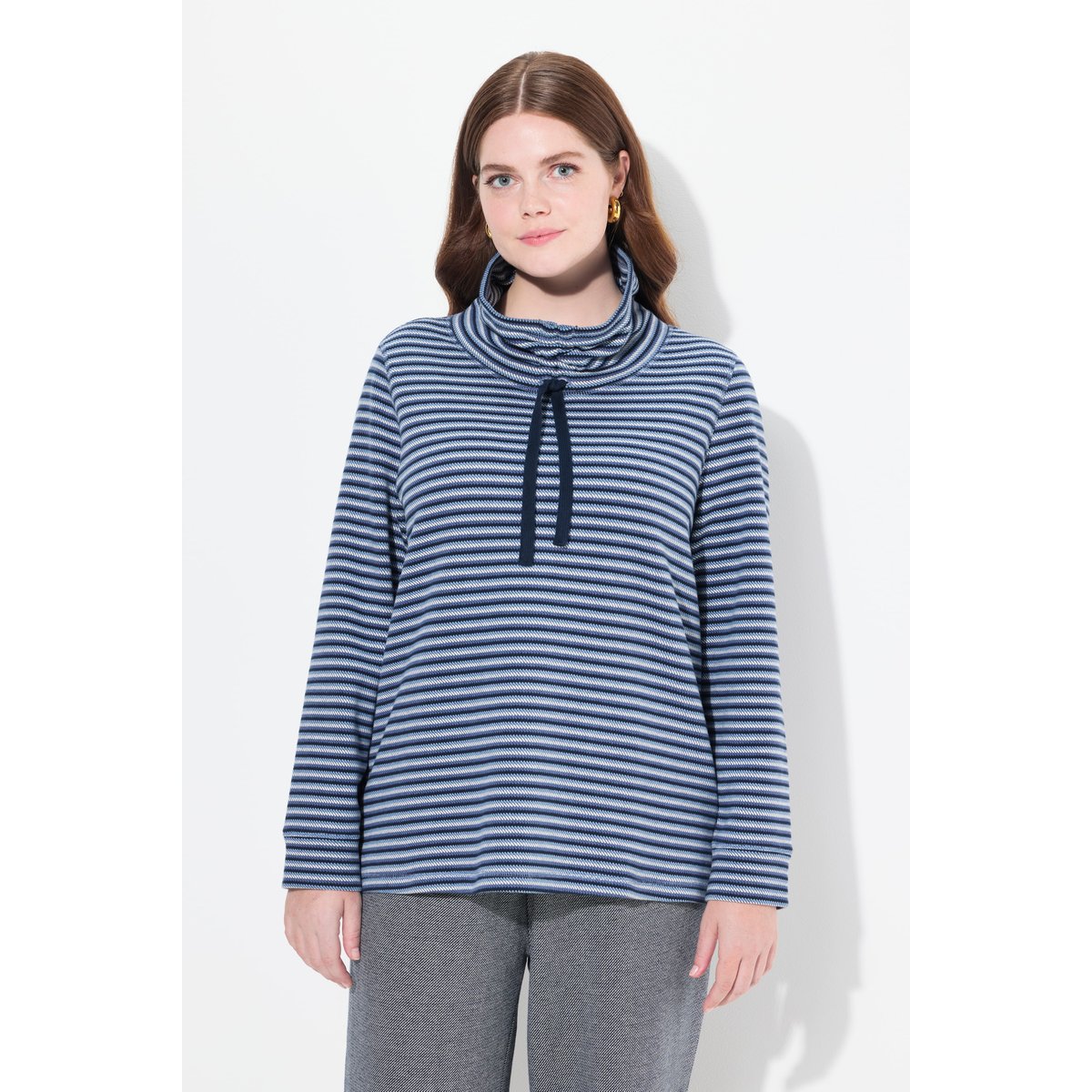 Sweat-shirt en coton bio à col montant et bleu atlantique, ULLA POPKEN