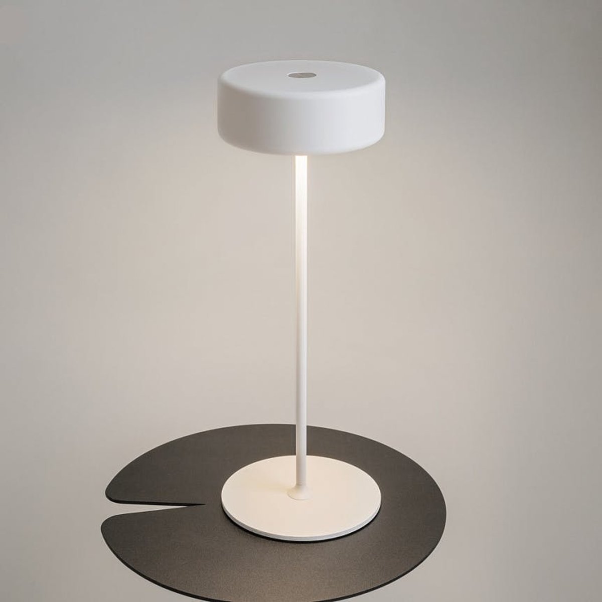 Lampe de table rechargeable en métal ALMA blanc, PIER IMPORT