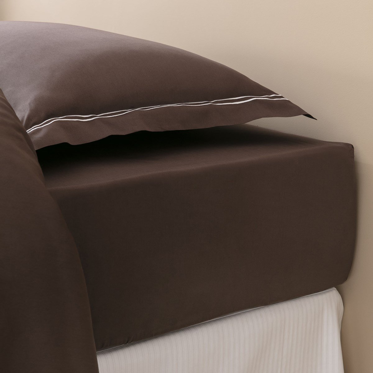 Drap housse LUXE satin de coton égyptien, bonnet 36 cm marron chocolat, MPC MAISON