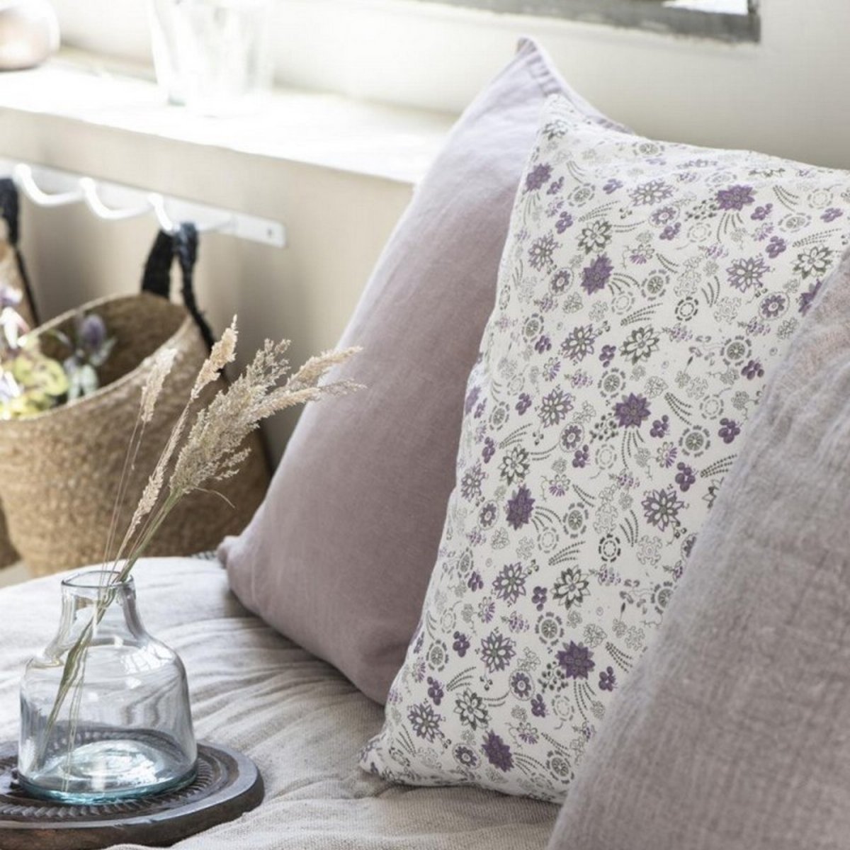 Housse de coussin coton imprimé fleuri mauve, IB LAURSEN