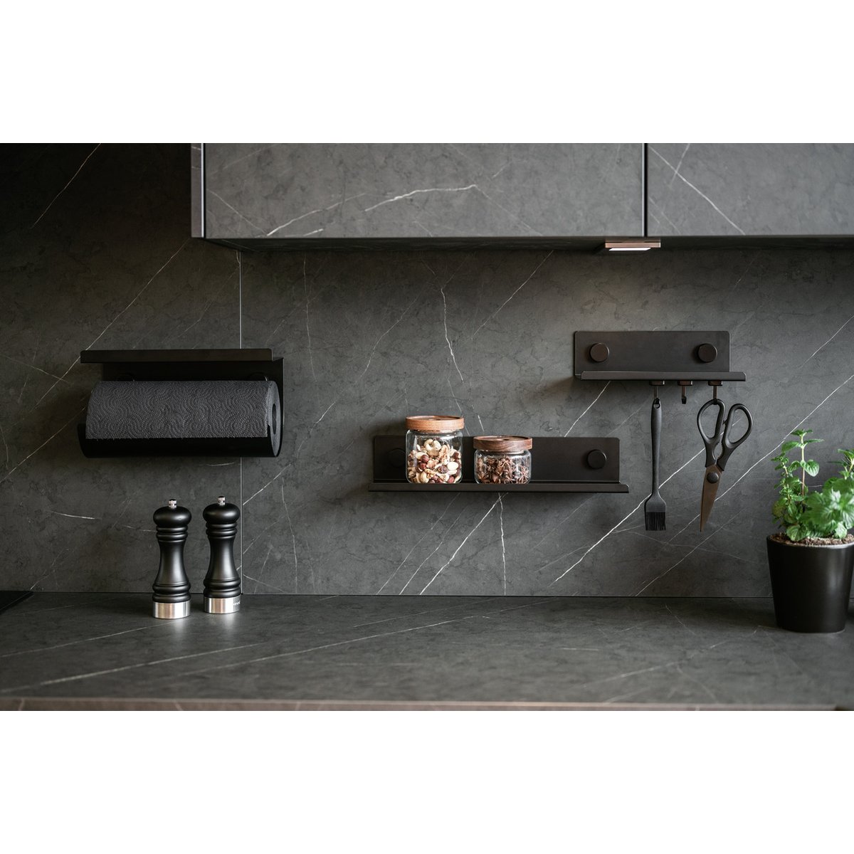 Etagère murale de cuisine pour épices Jet noir, WENKO