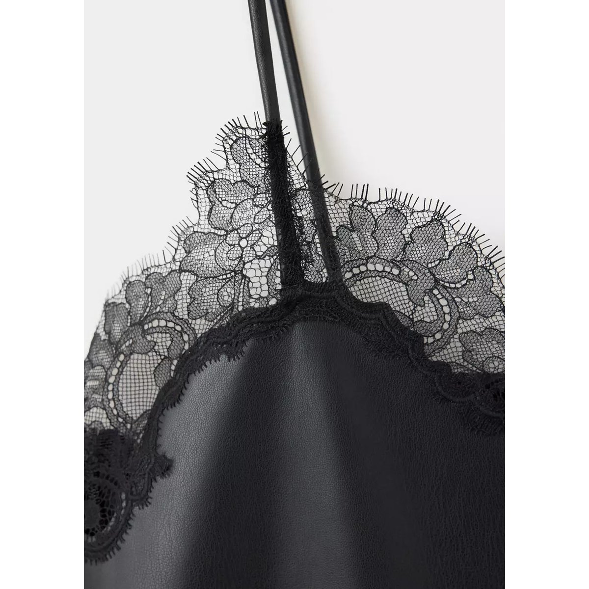 Robe style lingerie simili-cuir noir, MANGO