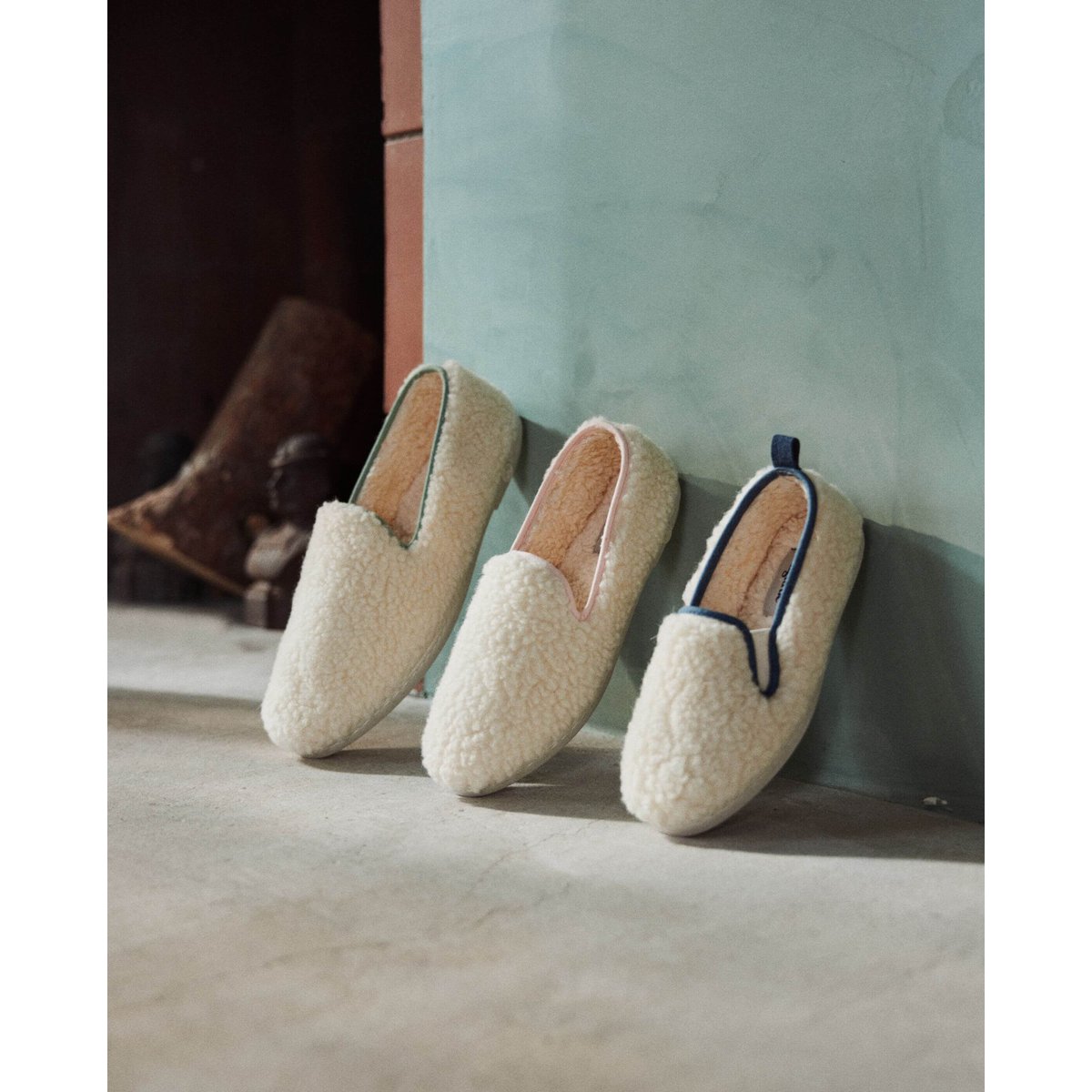 Chaussons en bouclette de laine blanc rose, ANGARDE