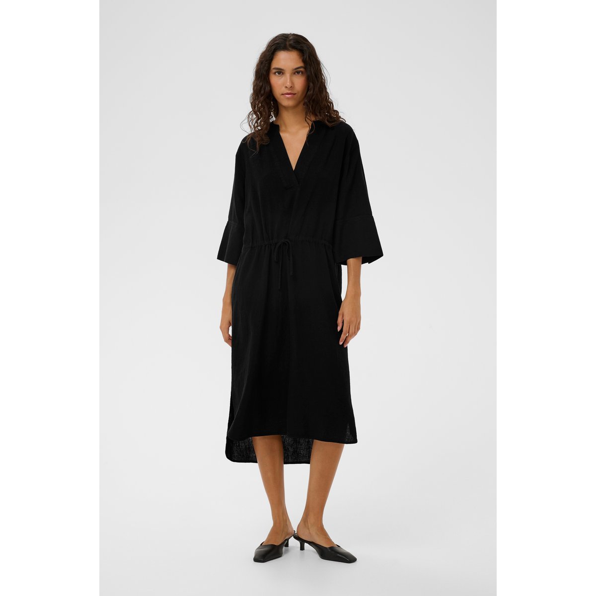 Robe noir, SOAKED IN LUXURY