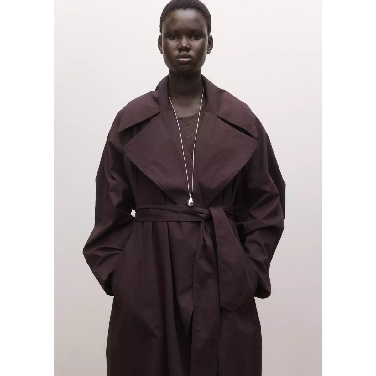 Trench-coat en coton maxi à revers avec  ceinture prune, MANGO