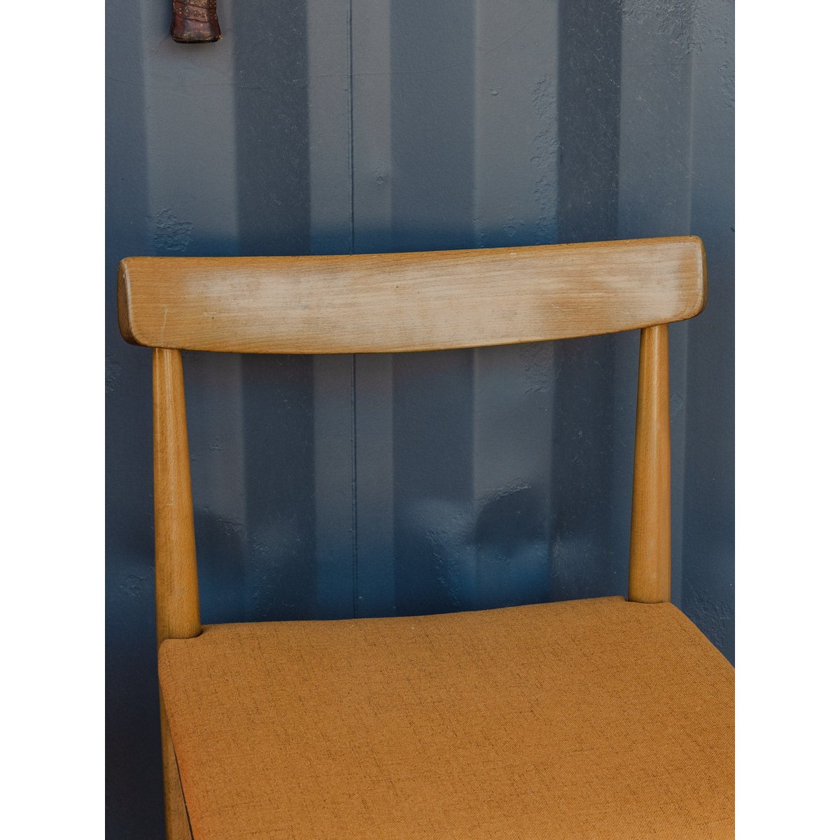 Lot de 5 chaises en bois et tissu beige Alma N°1489 - Bon état bois clair, DEBONGOUT