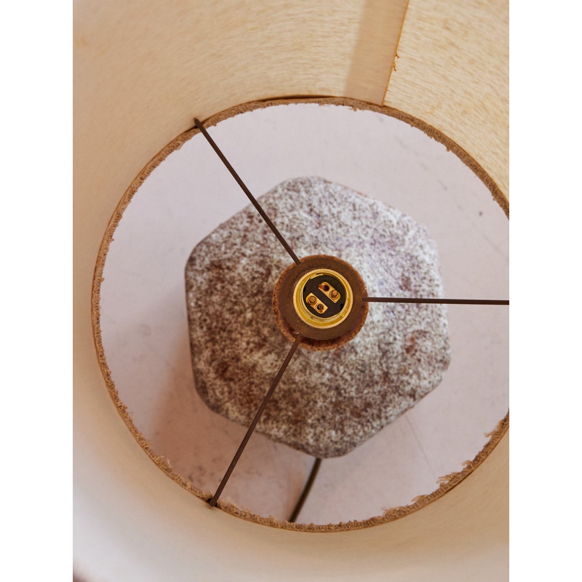Lampe vintage en céramique et laine Julia N°994 - Bon état beige, DEBONGOUT