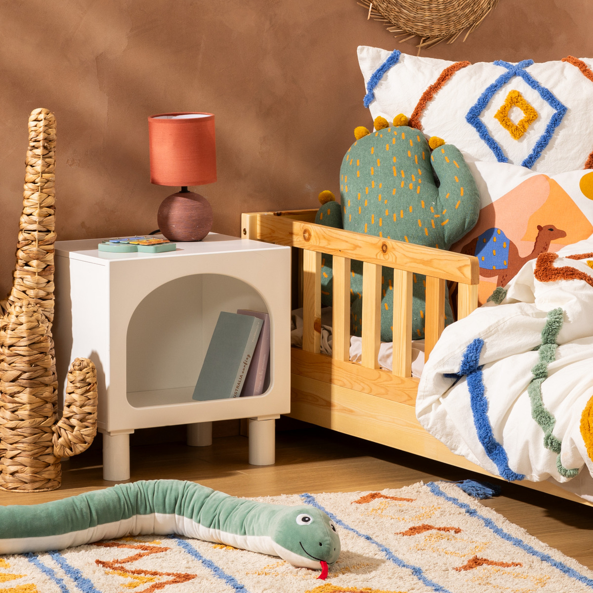Table de chevet enfant 1 niche organique en pin TARA blanc, ATMOSPHERA FOR KIDS
